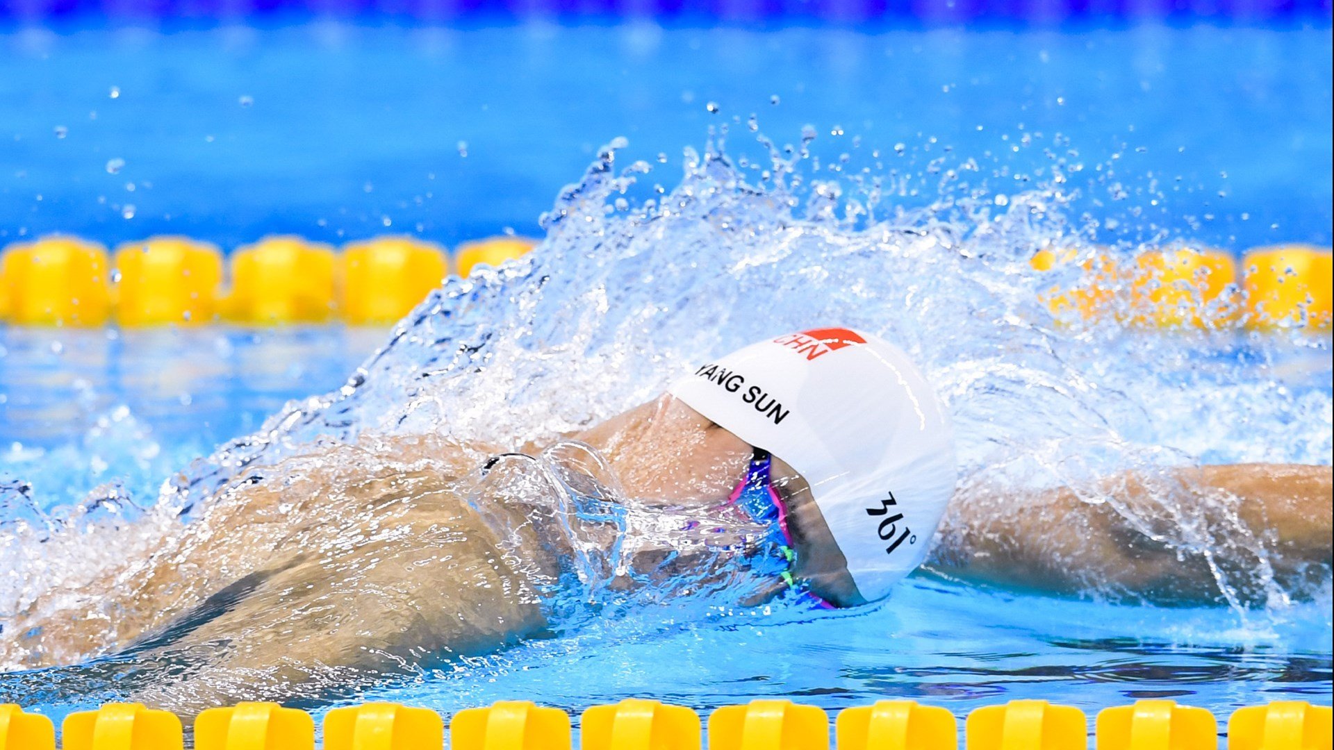 2019年季后赛：库里在关键第四节投入连续三记远距离三分，领导勇士获胜！