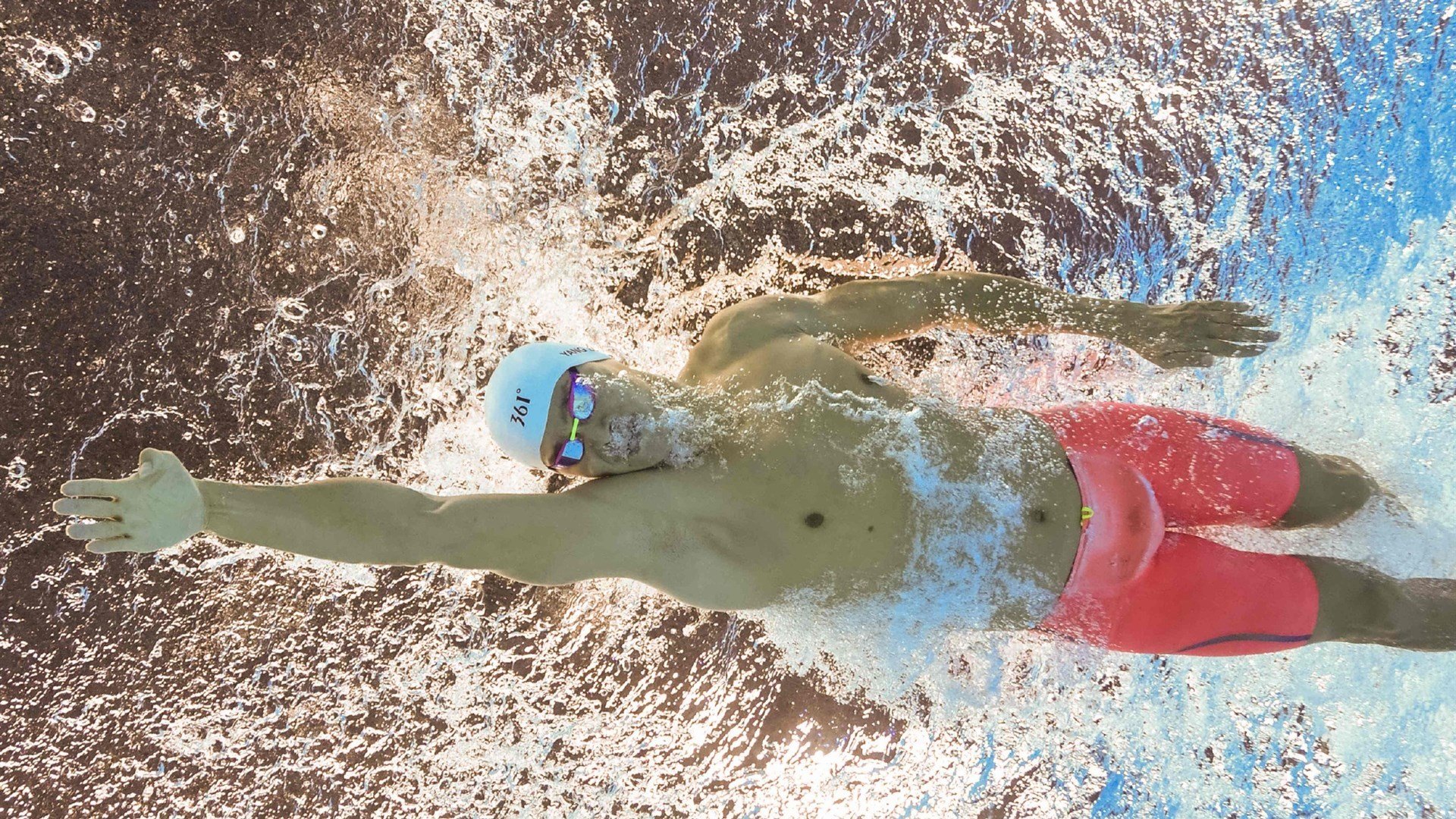 巴萨控球占优，逐步蚕食对手防线，巴萨控球率98